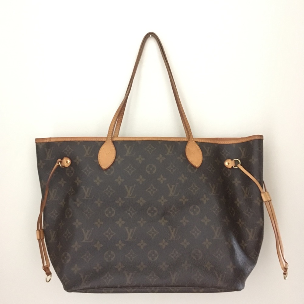 Authentic Louis Vuitton MM Neverfull Bag.